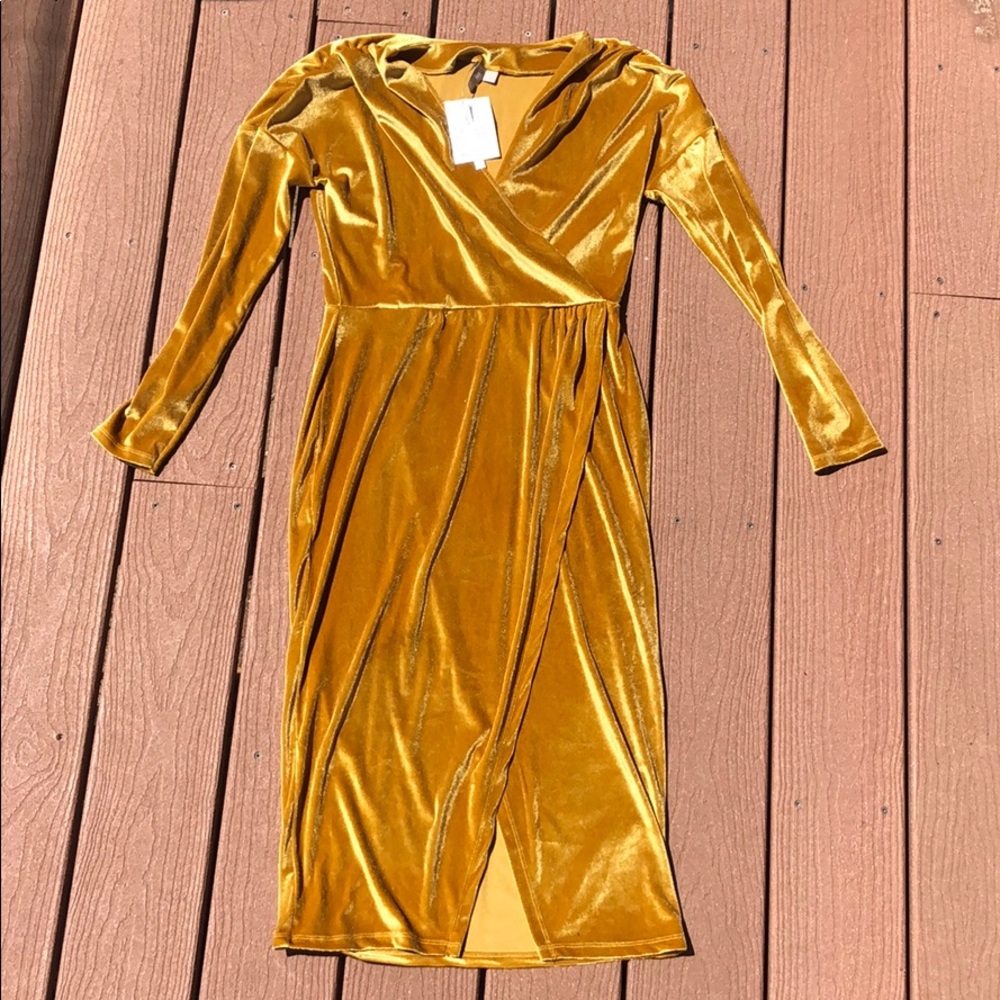 ASOS - Gold Velvet Long Sleeve Dress